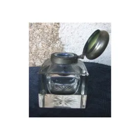 Ancien  encrier en verre épais  