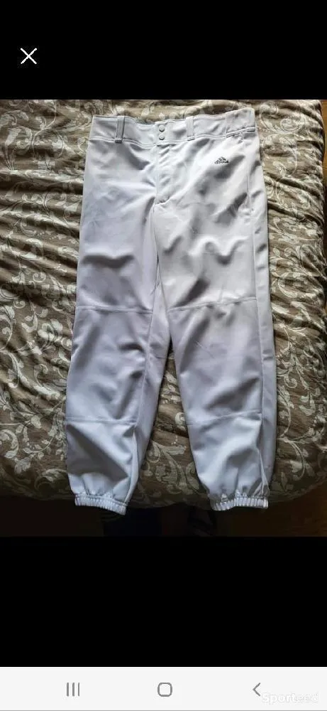 Pantalon baseball neuf Ajouté le : 09/06/2022