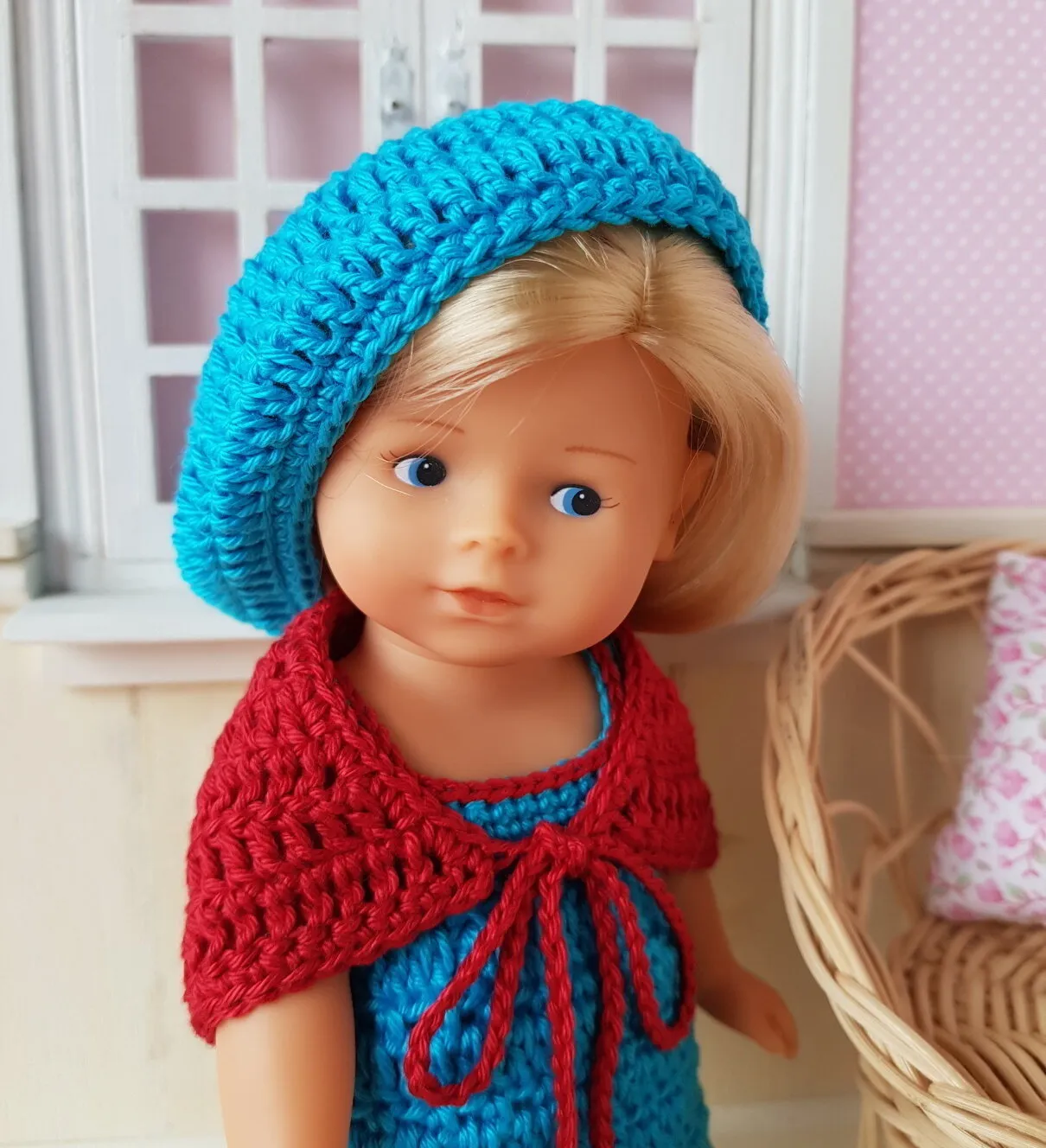 "Médarine" patron crochet poupée Mini Corolline