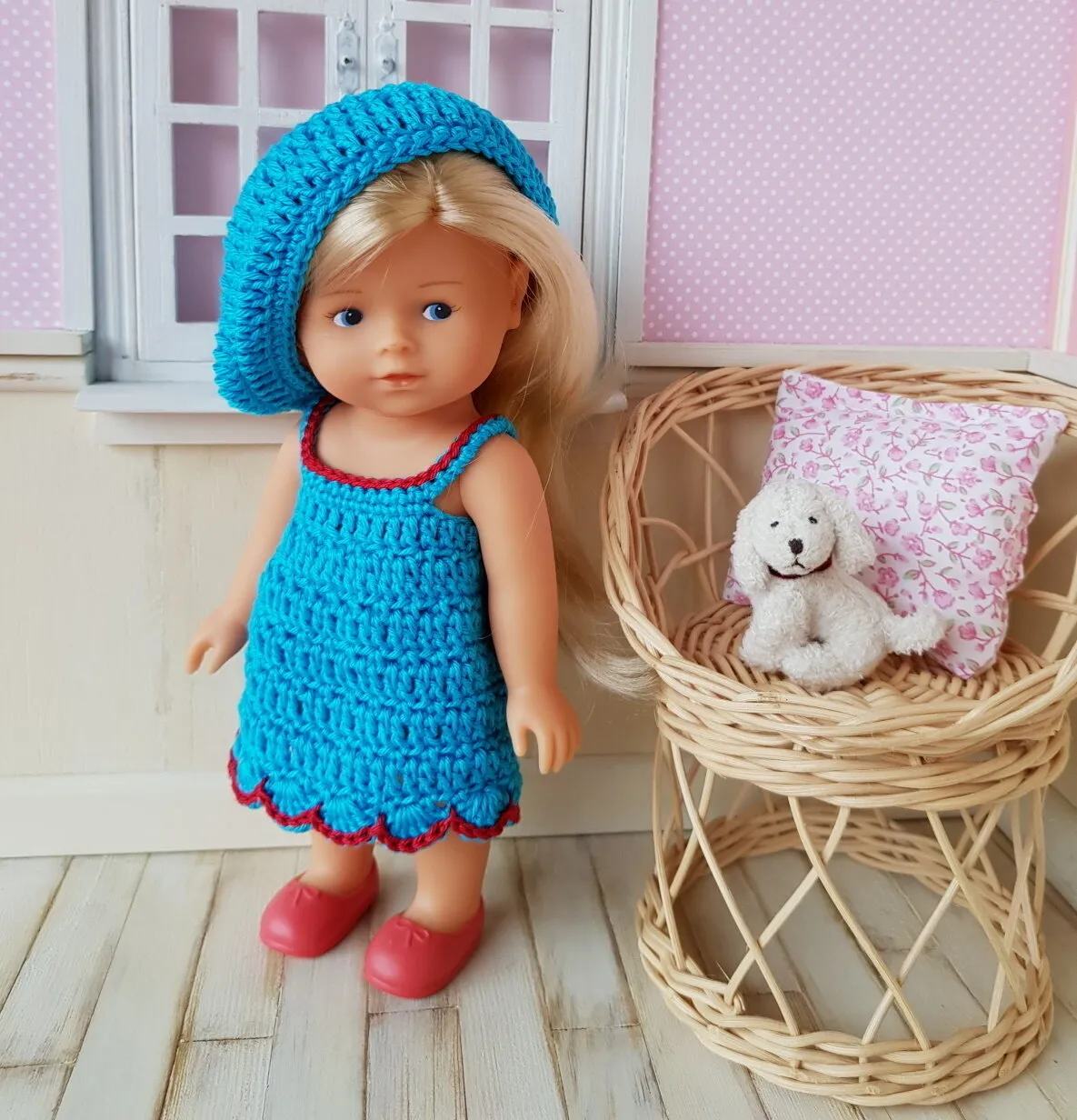 "Médarine" patron crochet poupée Mini Corolline